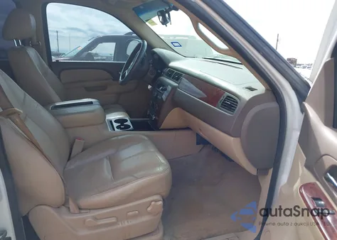 2010 Chevrolet Tahoe Lt z USA, uszkodzony, nr VIN 1GNUKBE0XAR273077